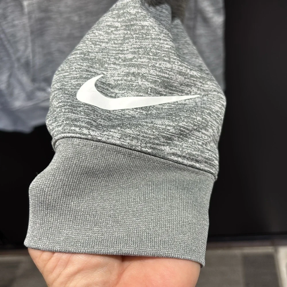 Nike Therma Fit Pullover hoodie,pouch pocket knitcuffs/fleece lined,Swoosh logo